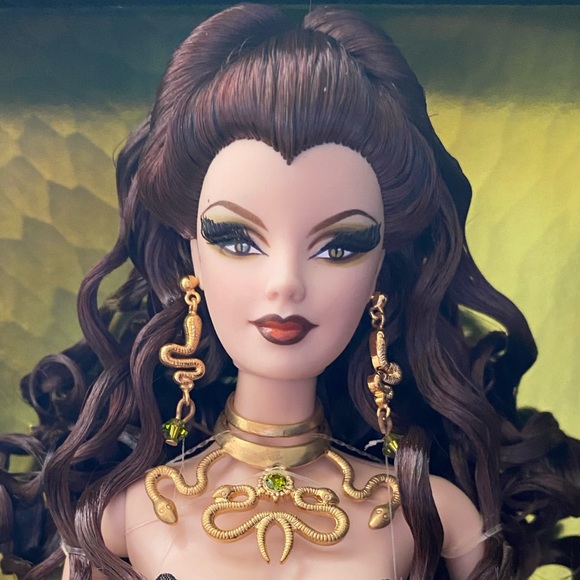 💚 BARBIE DOLL | MEDUSA | GREEK GODDESS SERIES - Picture 3 of 4